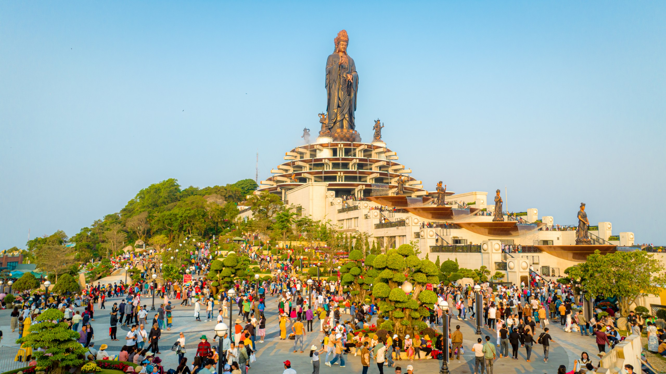 SunWorld Holding - ảnh 1